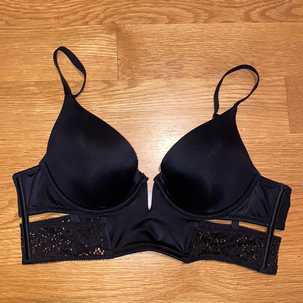 Victorias Secret Very Sexy Lightly Lined Plunge Bra Size 34B